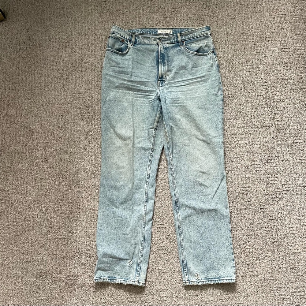 Abercrombie & Fitch 90s Straight Ultra High Rise (W31)